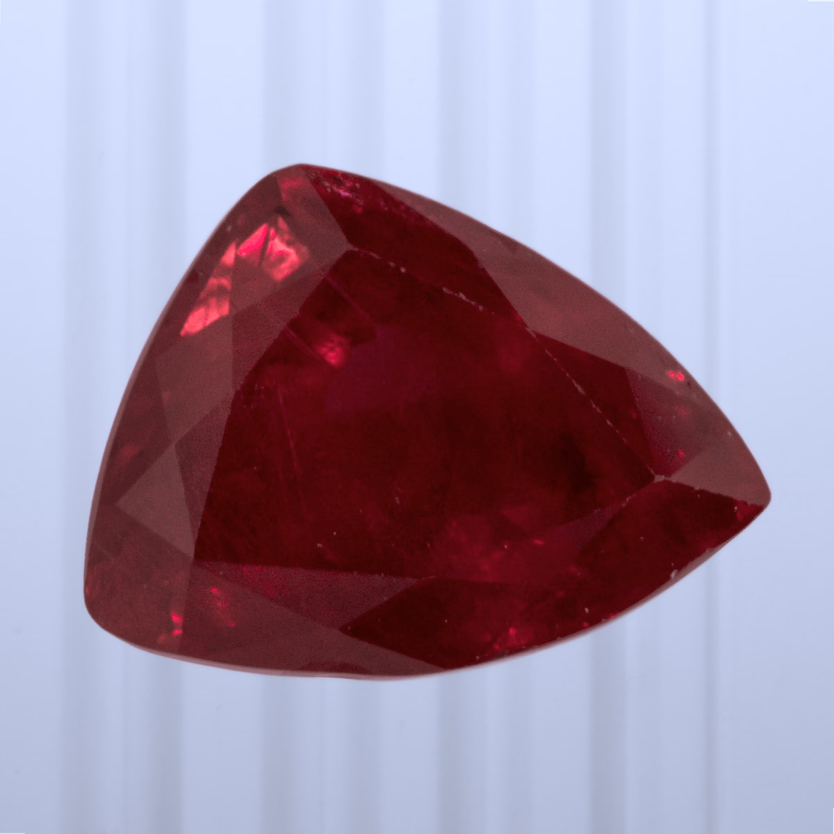 1.02 ct Ruby, Myanmar (Burma), Heated, Trillion Cut, photo 1 of 4