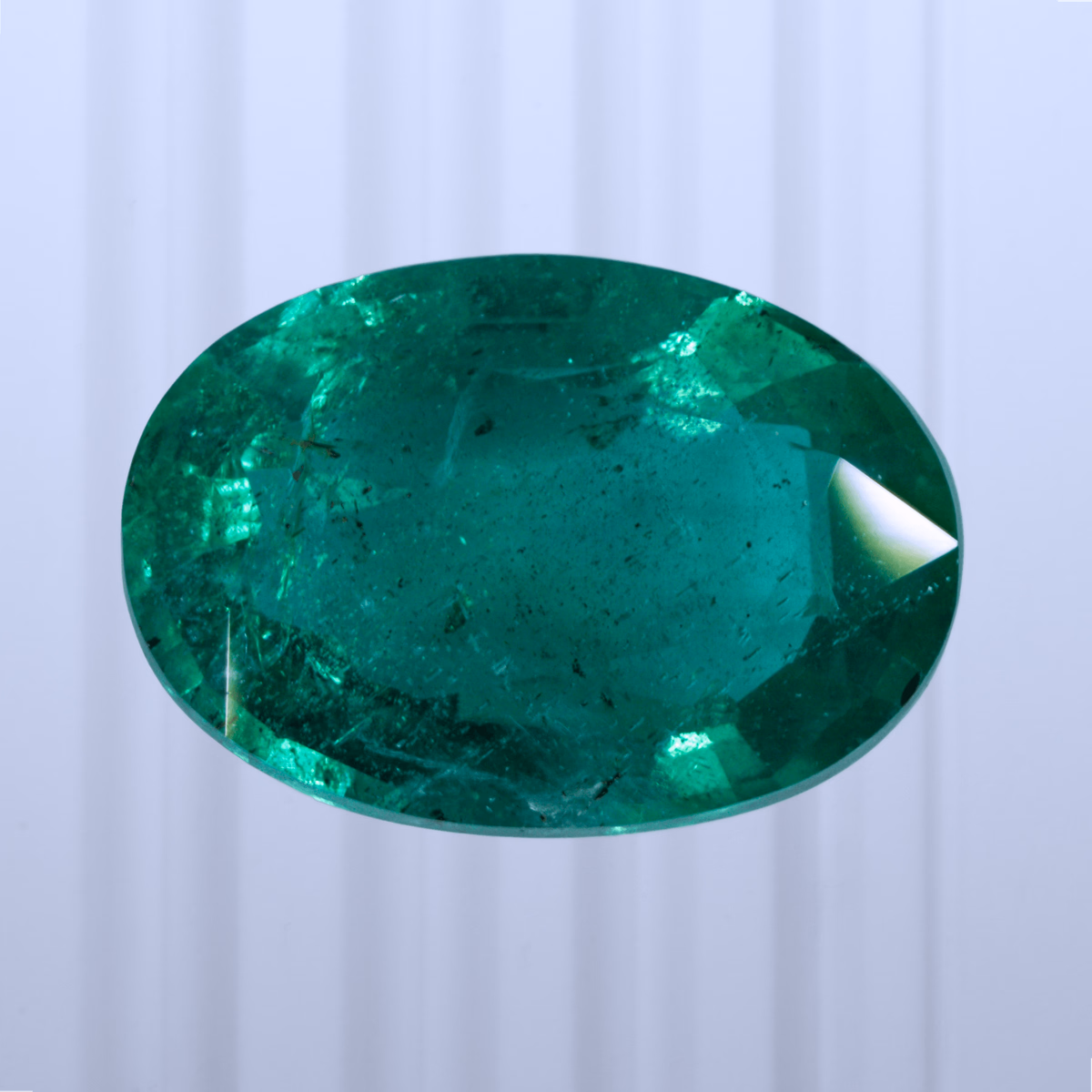 2.45 ct Emerald, Russia, Oiled F1, Oval Cut, photo 1 of 4