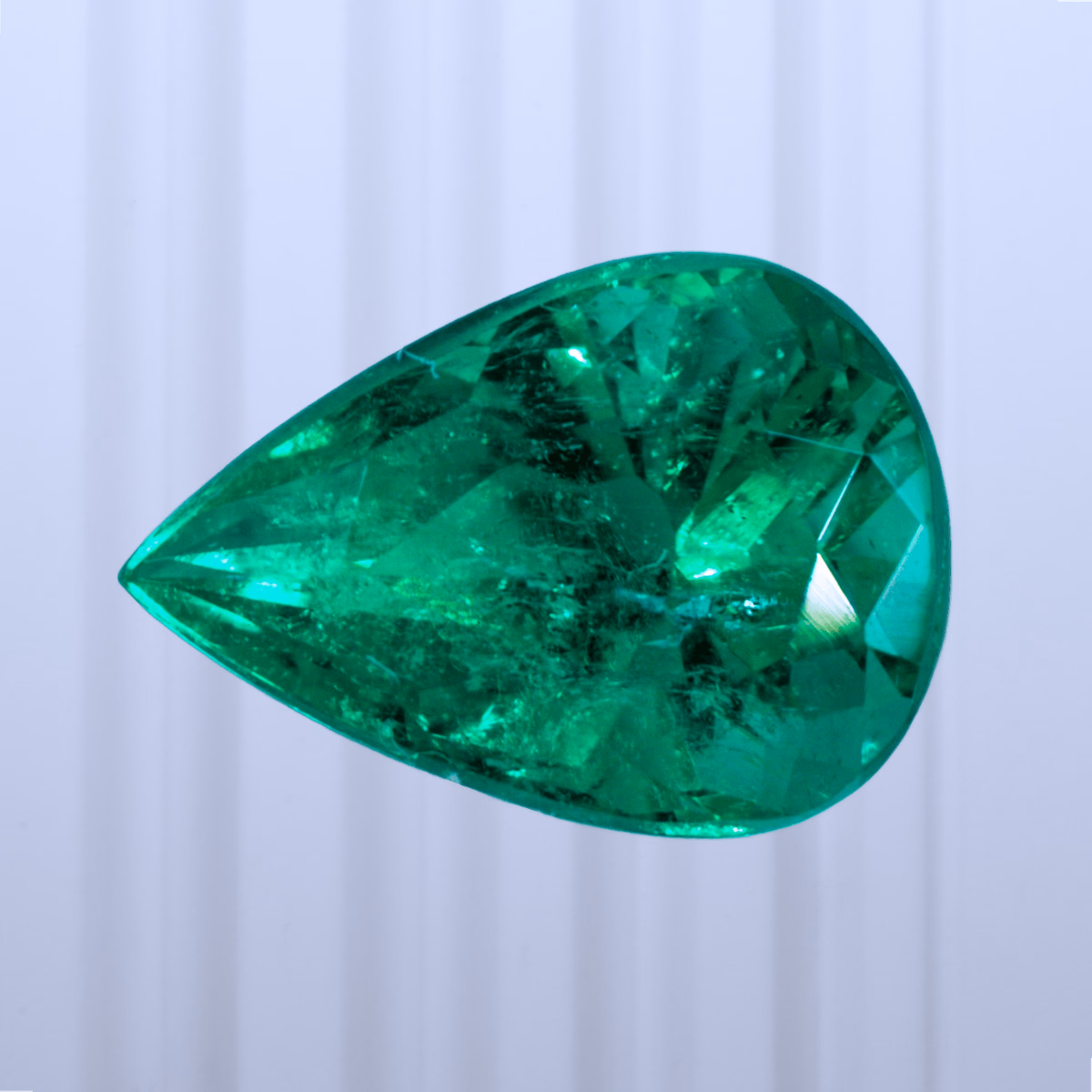 0.86 ct Emerald, Colombia, Oiled F1, Pear Cut, photo 1 of 4
