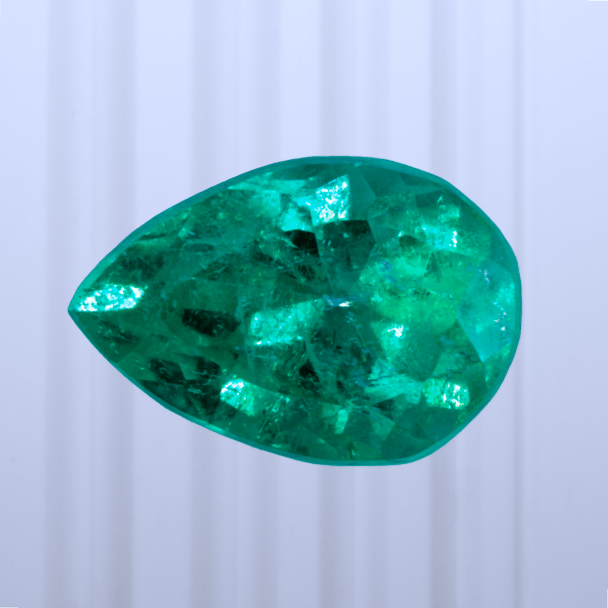 0.66 ct Emerald, Colombia, Oiled F1, Pear Cut, photo 1 of 4