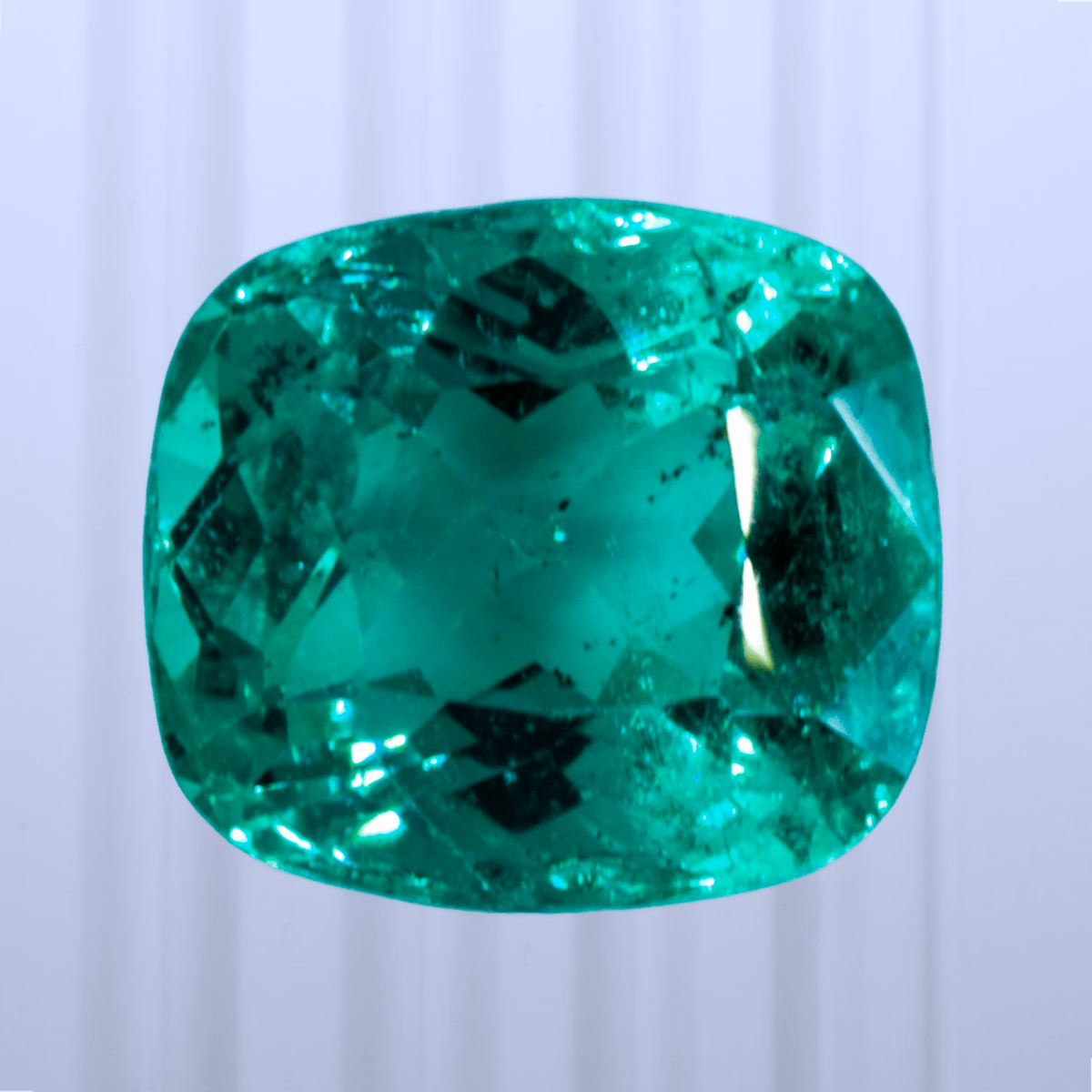 0.90 ct Emerald, Colombia, Oiled F2, Cushion Cut, photo 1 of 5